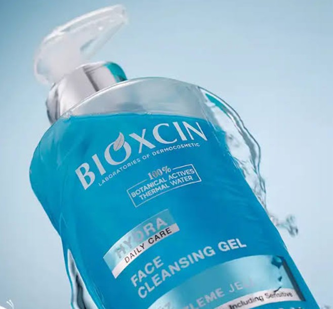 ژل شستشوی روزانه صورت بیوکسین Bioxcin مدل Hydra حاوی هیالورونیک اسید حجم 500 میل